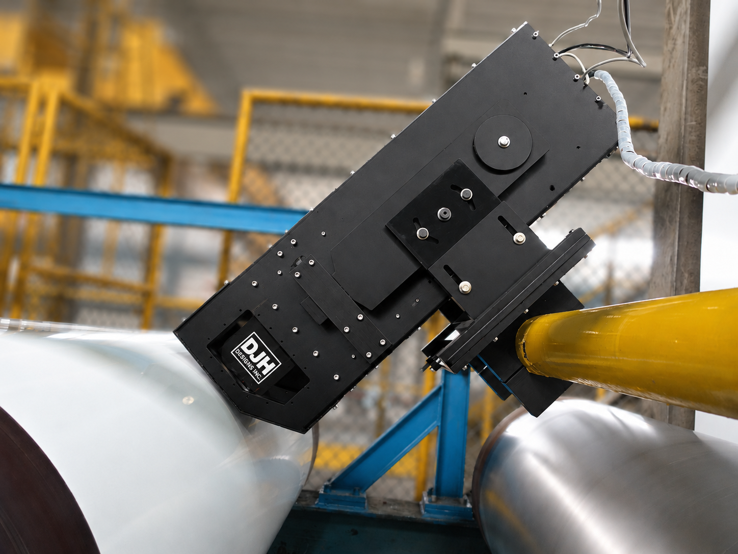 DFM-Alpha with Closed Loop Control — front view of the online paint thickness measurement system